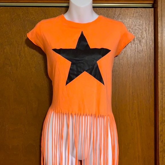 Black Star Tee with Fridges at Bottom 🖤 - Picture 3 of 5